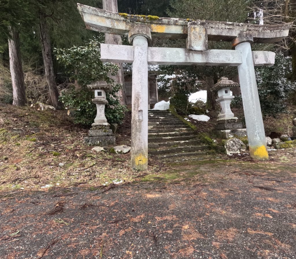 A small Shintō Shrine called Hakusan with its characteristic torii archway against a wooded hillside near Daihonzan Eiheiji Temple